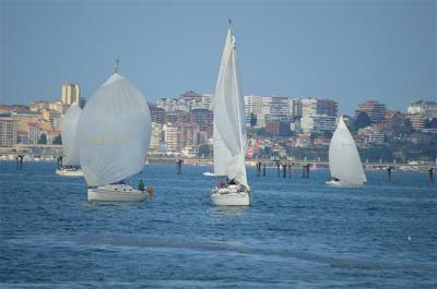 El  Crucero del CNMC comenzó  su actividad de otoño con el trofeo  "FENIE ENERGIA – EGUYOL”, en el que  participaron de 24 tripulaciones 